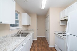 616 Gusty Ct, Charlotte, NC 28208