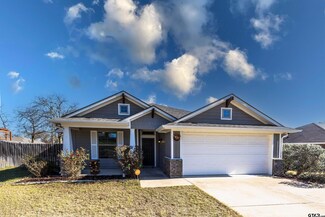 401 Molly Ln, Lindale, TX 75771
