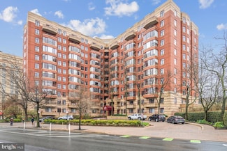 2400 Clarendon Blvd Unit 809, Arlington, VA 22201