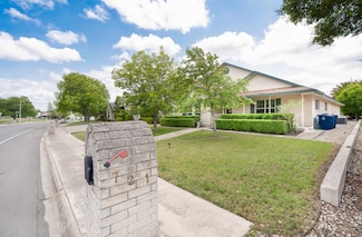 721 Riverhill Blvd, Kerrville, TX 78028