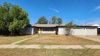 404 SE 7th St, Morton, TX 79346