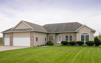 3017 Peaceful Dr, Riverside, IA 52327