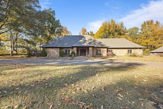 8560 Old Creek Rd, Memphis, TN 38125