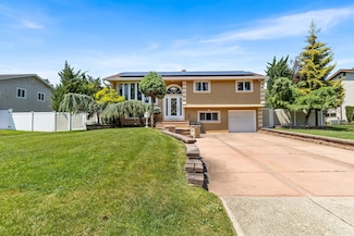 184 Overlook Dr, East Islip, NY 11730