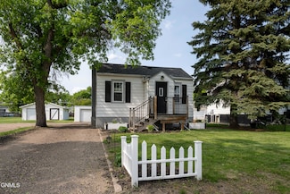 826 W Bowen Ave, Bismarck, ND 58504