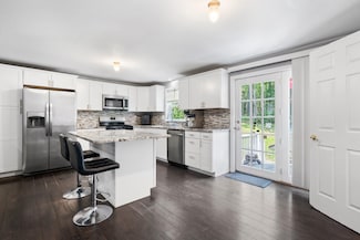 12 Lenny Ln Unit A, Hudson, NH 03051