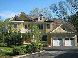 16 Lakeview Dr, Riverside, CT 06878