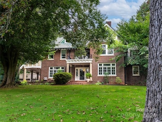 85 Saint Dunstans Rd, Asheville, NC 28803