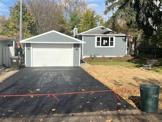 921 Highland Ave, Wauconda, IL 60084