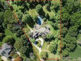 630 Sheldon Ct, Rochester, MI 48306