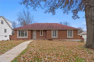 1008 NW Timber Oak Dr, Blue Springs, MO 64015