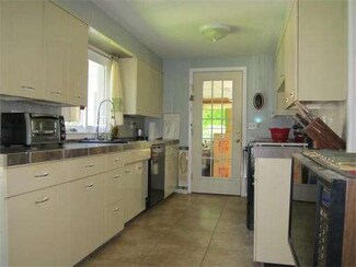 15 Causeway St, Jefferson, MA 01522