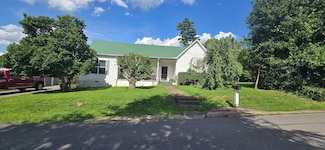88 College St S, Mc Ewen, TN 37101