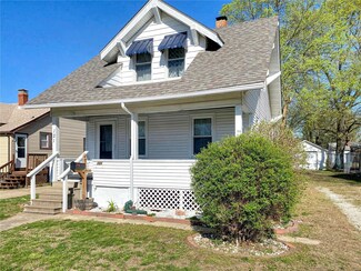 121 S 9th St, Wood River, IL 62095