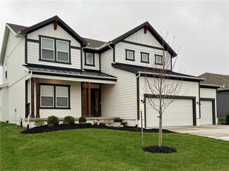 529 SE Carter Rd, Lee's Summit, MO 64082