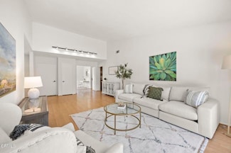 41045 Village 41, Camarillo, CA 93012