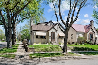 304 Warwick St, Saint Paul, MN 55105