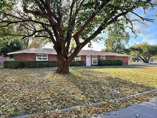 703 Pecan St, Burkburnett, TX 76354