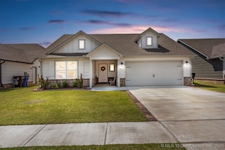 1813 E Van Buren Place, Broken Arrow, OK 74011