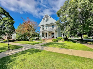 315 3rd St, Carmi, IL 62821