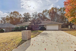 204 Parkwood Dr, Mountain Home, AR 72653