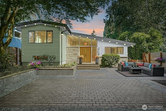 3718 NE 41st St, Seattle, WA 98105