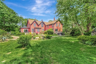 219 Nanaquaket Rd, Tiverton, RI 02878