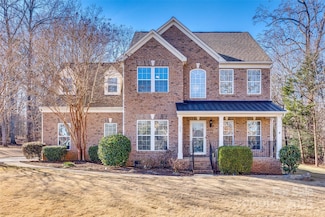 209 Squirrel Ln, Lake Wylie, SC 29710