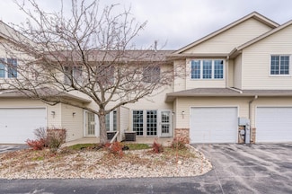 2415 Fox River Pkwy Unit E, Waukesha, WI 53189