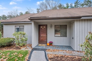 11 Essex Green Ct, MerriMacK, NH 03054