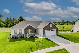 1200 Mamerow Ln W, Oconomowoc, WI 53066