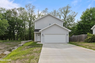 4502 N James Dr, Webb City, MO 64870