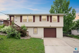 1300 S Point Dr, Sioux Falls, SD 57103