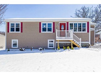 30 Levesque St, Warwick, RI 02886