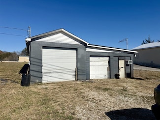 69 Old Harrison Ferry Rd, McMinnville, TN 37110