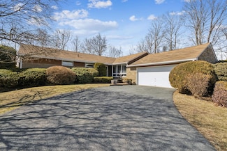 7 Collier Dr W, Carmel, NY 10512