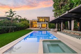 2053 N Bay Rd, Miami Beach, FL 33140