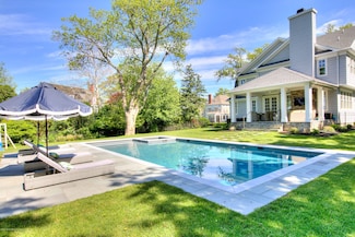 1 River Ln, Monmouth Beach, NJ 07750
