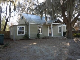 915 12th St, Port Royal, SC 29935