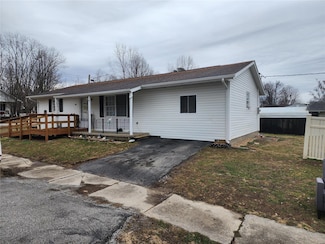 1610 Benton Ave, Johnston City, IL 62951