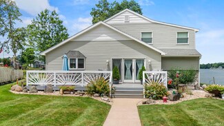 684 Lakeside Dr, Rome City, IN 46784