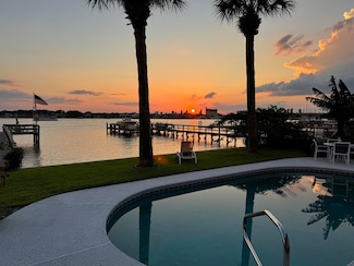 27 Dolphin Dr, Saint Augustine, FL 32080