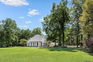 13422 Wood Creek Dr, Baton Rouge, LA 70818