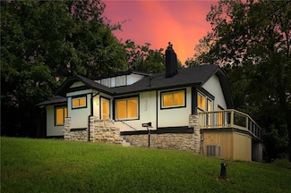 9137 Holmes Rd, Kansas City, MO 64131