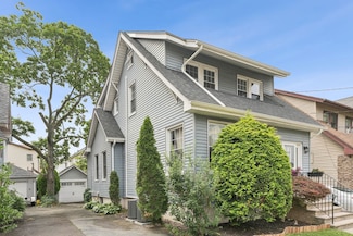 22 Lincoln Place, East Rutherford, NJ 07073