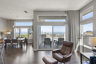 132 Cliff Swallow Ct, Brisbane, CA 94005