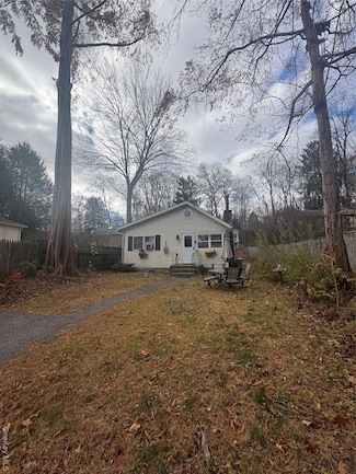 66 Lake Shore Dr, Patterson, NY 12563