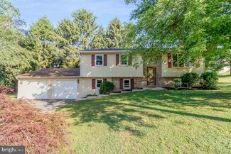 912 Swatara Dr, Harrisburg, PA 17111