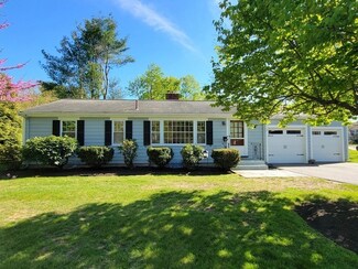 8 Bradley Ave, Wellesley, MA 02482