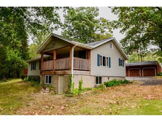 3013 Howenstine Dr SE, East Sparta, OH 44626